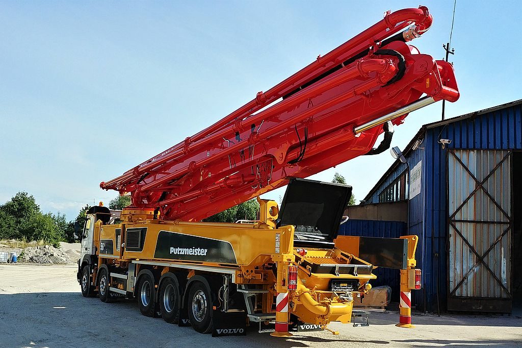 Pompa Putzmeister M56-5 z tyłu Pompa Putzmeister M56-5 z tyłu